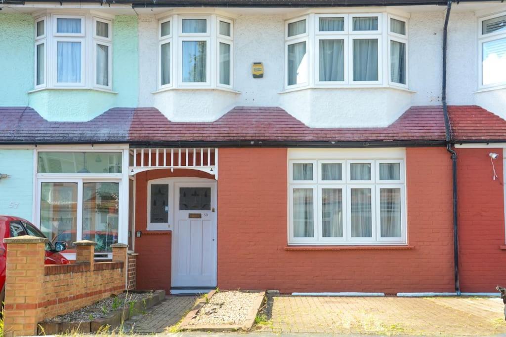 Hébergement de vacances 3 Bed House In The Heart Of Palmers Green,
